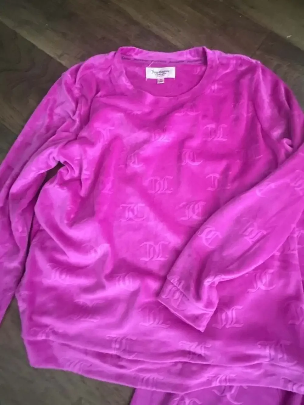 Juicy Couture Women's Velour Repeat Logo Lounge Sleepwear Pajama Set
